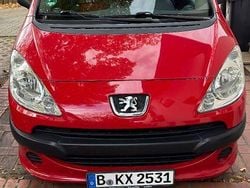 Rot Gebraucht 2005 Peugeot 1007 Filou Kleinwagen | 2.200 € (Etwas zu teuer)