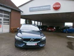 Blau Gebraucht 2021 Volvo V60 Momentum Kombi | 22.790 € (Guter Preis)