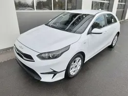 Carraraweiß Neu 2024 Kia Ceed 2 Limousine | 25.590 € (Fairer Preis)