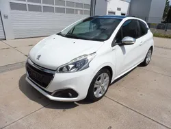 Weiß Gebraucht 2017 Peugeot 208 Style Kleinwagen | 6.490 € (Fairer Preis)