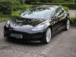 Schwarz Gebraucht 2019 Tesla Model 3 Limousine | 23.500 € (Etwas zu teuer)