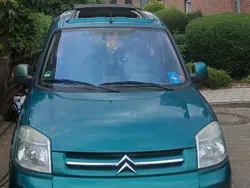 Grün Gebraucht 2003 Citroën Berlingo Van / Kleinbus | 3.799 €