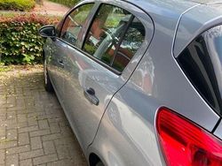 Grau Gebraucht 2009 Opel Corsa Kleinwagen | 2.650 € (Etwas zu teuer)
