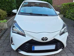 Weiß Gebraucht 2018 Toyota Yaris Limousine | 13.200 € (Fairer Preis)
