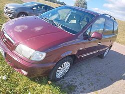 Rot Gebraucht 2006 Hyundai Trajet GLS Van / Kleinbus | 3.900 €