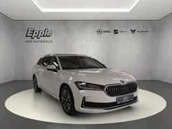 Weiß Gebraucht 2024 Skoda Superb Selection Kombi | 39.490 € (Superpreis)