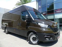 Braun Gebraucht 2024 Iveco Daily Limousine | 25.799 € (Superpreis)