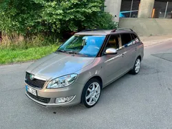 Grau Gebraucht 2011 Skoda Fabia Elegance Kombi | 8.290 € (Teuer)