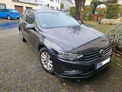 Grau Gebraucht 2019 VW Passat Business Kombi | 15.000 € (Guter Preis)