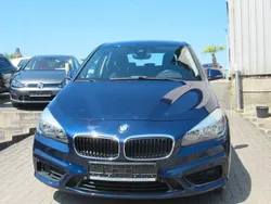 Blau Gebraucht 2016 BMW 218 Active Tourer Basis Van / Kleinbus | 11.990 € (Fairer Preis)