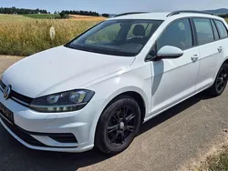 Weiß Gebraucht 2017 VW Golf VII Trendline Kombi | 8.750 € (Fairer Preis)