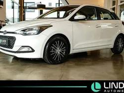 Weiß Gebraucht 2015 Hyundai i20 Limousine | 9.400 € (Fairer Preis)