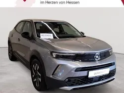 Quarz silber metallic Gebraucht 2022 Opel Mokka-e Elegance SUV | 16.390 € (Superpreis)