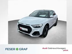 Gletscherweiß metallic mythosschwarz metallic Gebraucht 2024 Audi A1 Ambiente Kleinwagen | 30.890 € (Fairer Preis)