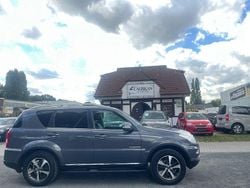 Grau Gebraucht 2015 Ssangyong (KGM) Rexton SUV | 6.750 €