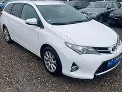 Weiß Gebraucht 2013 Toyota Auris Touring Sports Comfort Kombi | 5.999 € (Superpreis)