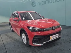 Rot Gebraucht 2024 VW Tiguan R-line SUV | 45.970 € (Etwas zu teuer)