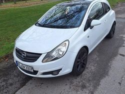 Weiß Gebraucht 2010 Opel Corsa Color Edition Limousine | 3.200 € (Fairer Preis)