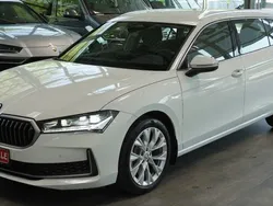 Purity weiss Gebraucht 2024 Skoda Superb Selection Kombi | 39.991 € (Guter Preis)