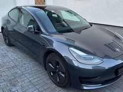 Grau Gebraucht 2021 Tesla Model 3 Standard Range Plus Limousine | 20.999 € (Fairer Preis)