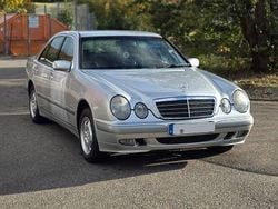 Silber Gebraucht 1999 Mercedes E200 Classic Limousine | 3.500 € (Guter Preis)