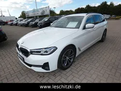 Weiß Gebraucht 2023 BMW 520 Sport Line Kombi | 33.990 € (Fairer Preis)