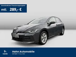 Grau Gebraucht 2024 VW Golf VIII Life Limousine | 21.450 € (Superpreis)