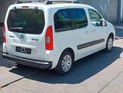 Weiß Gebraucht 2009 Citroën Berlingo Exclusive Van / Kleinbus | 6.700 € (Etwas zu teuer)