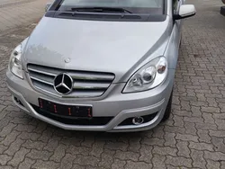 Grau Gebraucht 2011 Mercedes B180 Van / Kleinbus | 5.990 € (Fairer Preis)