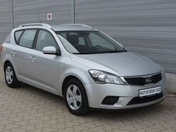 Silber Gebraucht 2010 Kia Ceed 2 Limousine | 2.750 € (Fairer Preis)