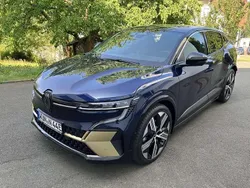 Nachtblau metallic, black pea Neu 2024 Renault Mégane Limousine | 43.900 €