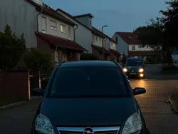 Grau Gebraucht 2009 Opel Zafira Van / Kleinbus | 4.500 € (Etwas zu teuer)