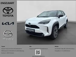 Platinweiss metallic, dach schwarz Gebraucht 2024 Toyota Yaris Hybrid Elegant | 27.450 € (Etwas zu teuer)