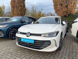 Oryxweiß perlmutteffekt Gebraucht 2024 VW Passat Business Kombi | 32.350 € (Fairer Preis)