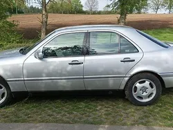 Grau Gebraucht 1997 Mercedes C180 Elegance Limousine | 3.950 € (Fairer Preis)