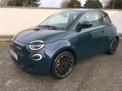 Ozean grün metallic Gebraucht 2023 Fiat 500e La Prima Kleinwagen | 27.980 €
