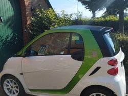 Grün Gebraucht 2015 Smart ForTwo Electric Drive Passion Coupé | 4.900 € (Guter Preis)