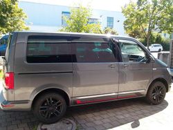 Grau Gebraucht 2018 VW Caravelle Highline Van / Kleinbus | 35.900 € (Fairer Preis)