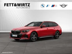 Fire red metallic Gebraucht 2025 BMW 550e M Sport Kombi | 75.500 € (Superpreis)