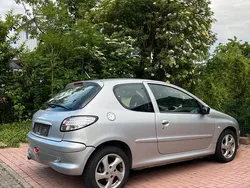 Silber Gebraucht 2003 Peugeot 206 Kleinwagen | 800 € (Guter Preis)