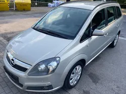 Grau Gebraucht 2007 Opel Zafira Van / Kleinbus | 2.450 € (Fairer Preis)