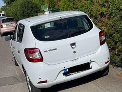 Weiß Gebraucht 2015 Dacia Sandero Celebration Limousine | 4.800 € (Fairer Preis)