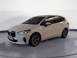 Weiß Gebraucht 2024 BMW 218 Active Tourer Sport Line Van / Kleinbus | 30.650 € (Guter Preis)