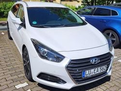 Weiß Gebraucht 2014 Hyundai i40 Edition Kombi | 9.000 € (Etwas zu teuer)