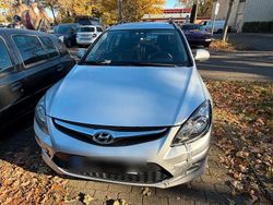 Silber Gebraucht 2011 Hyundai i30 Kombi | 1.200 € (Fairer Preis)