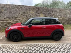Rot Gebraucht 2022 Mini Cooper Classic Kleinwagen | 23.000 € (Etwas zu teuer)