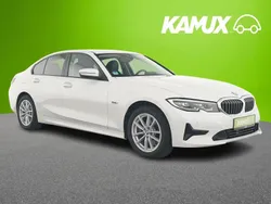 Weiß Gebraucht 2022 BMW 320e Sport Line Limousine | 29.850 € (Fairer Preis)