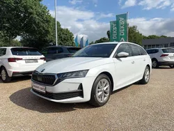 Weiß Gebraucht 2024 Skoda Octavia Kombi | 29.790 € (Fairer Preis)