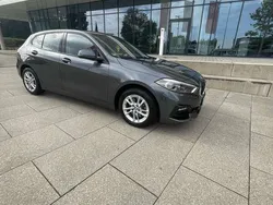Grau Gebraucht 2019 BMW 118 Advantage Kleinwagen | 18.500 € (Fairer Preis)