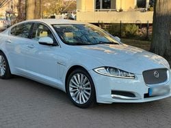 Weiß Gebraucht 2015 Jaguar XF Limousine | 11.990 € (Guter Preis)